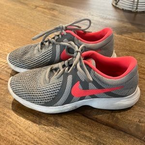Girls grey/pink Nike gym shoes